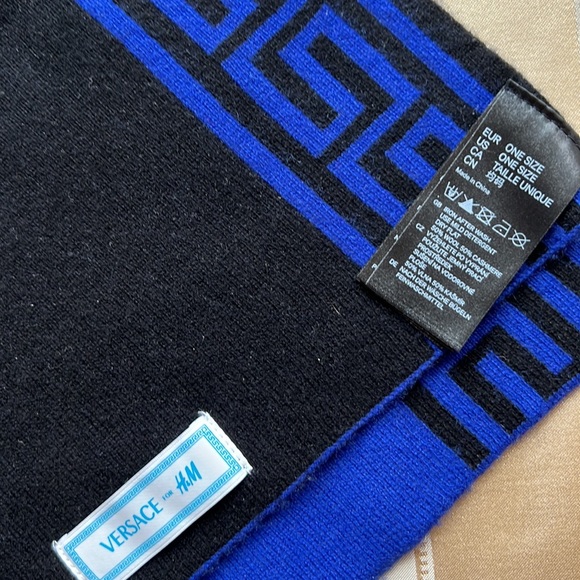Versace for H&M Reversible Scarf - Picture 4 of 4